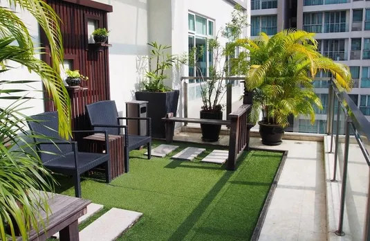 Terrace Vastu Tips: किस दिशा में होनी चाहिए छत की ढाल, पढ़ें घर की छत के लिए वास्तु में क्या हैं नियम