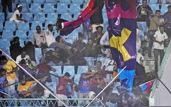 World Cup 2023: ऑस्ट्रेलिया-श्रीलंका मैच के दौरान स्टेडियन में लोगों के ऊपर गिरे होर्डिंग, देखें वीडियो