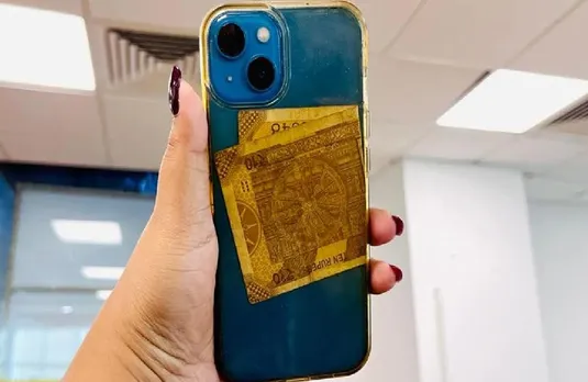 Note in Phone Cover: आखिर फोन के पीछे कवर में नोट रखना क्यों होता है खतरनाक,जान लीजिए ये खास बात