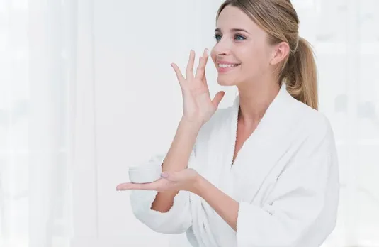 Skin Care Tips: चेहरे की चमक को बढ़ाने में बड़ा रोल रखते है ये नेचुरल उपाय,जानिए क्या है