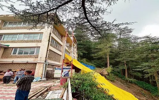 Shimla Landslide: खतरे की जद में शिमला, अब कॉमली बैंक में धंसी जमीन, खाली करवाए गए मकान