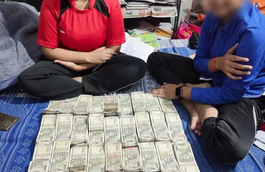 Unnao News: 500-500 के नोटों के साथ थानेदार के बच्चों की तस्वीर वायरल, एसपी ने लिया एक्शन