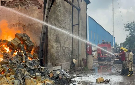 भिलाई के इस फैक्ट्री में लगी भीषण आग: पानी डालने पर भी भड़क रहीं थी लपटें, अंदर रखा था ये खतरनाक धातु