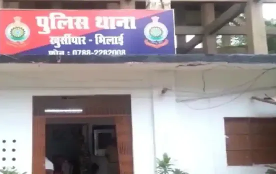 Chhattisgarh Bhilai Fraud: स्‍कूल की प्राचार्य ने मोहल्‍ले की महिलाओं से की लाखों की ठगी, कोर्ट में नौकरी का झांसा