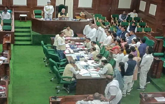 Chhattisgarh Monsoon Session 2024: सदन की कार्यवाही शुरू, राजीव युवा मितान सदस्‍यों के लिए खरीदी 3.75 करोड़ की टी-शर्ट
