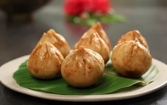 Ganesh Chaturthi Fried Modak: गणेश चतुर्थी के लिए इस तरह तैयार करें विघ्नहर्ता का पसंदीदा मोदक, यहां से देखें रेसिपी
