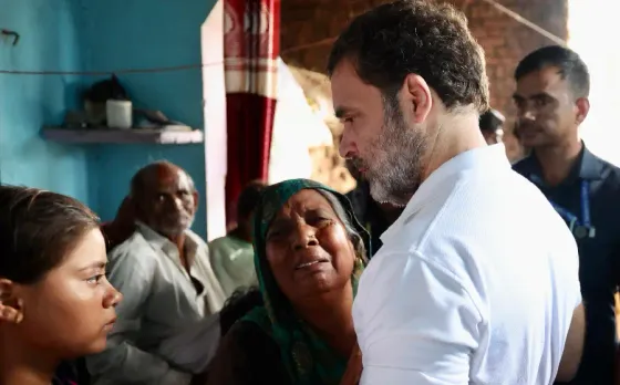 मौत की भगदड़ के पीड़ितों से मिले राहुल गांधी: सांसद को देख पीड़ित मां के छलक उठे आंसू, मदद का दिया भरोसा