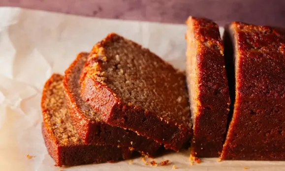 Healthy Banana Cake Recipe: वेगन डाइट फॉलो करने वाले बिना रोक-टोक खाएं केक, बस इस रेसिपी से करना होगा तैयार