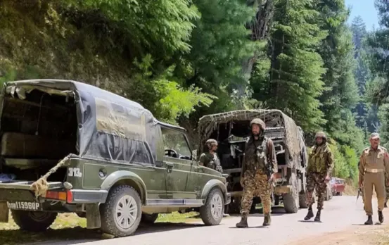 माछिल सेक्टर में आतंकियों को सेना ने दिया मुंहतोड़ जवाब: भीषण मुठभेड़ में 4 जवान जख्मी 1 शहीद, साथ ही 1 आतंकी भी ढेर