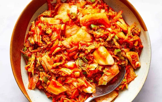 Korean Kimchi Recipe: कोरियन डिश किमची का अचारी स्वाद आपको खूब आएगा पसंद, पत्ता गोभी से होती है तैयार, जानें रेसिपी