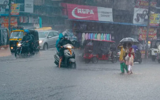 MP के 12 जिलों में रेड अलर्ट: आज पूरे प्रदेश में एक्टिव रहेगा स्ट्रॉन्ग सिस्टम; जानें अगले 24 घंटे कैसा रहेगा मौसम