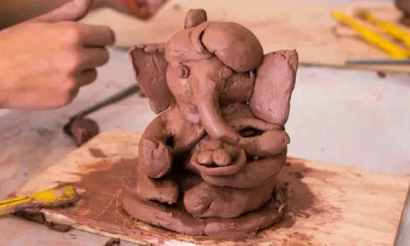 Make Eco-friendly Ganeshji Murti: इन आसान तरीकों से घर पर तैयार करें इको-फ्रेंडली गणेश मूर्ति, नही होगा पर्यावरण को नुकसान