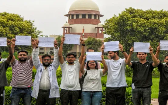 NEET Supreme Court Hearing: नीट पेपर लीक मामले में 40 से अधिक याचिकाओं पर सुप्रीम कोर्ट में सुनवाई आज