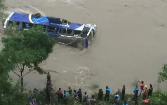 Nepal Landslide News: नेपाल में बड़ा हादसा, लैंडस्लाइड की वजह से त्रिशूल नदी में बह गईं दो बसें, 60 यात्री डूबे