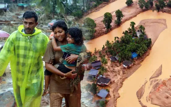 Wayanad Landslide Story: कैसे बचाई थी वायनाड में लोगों ने अपनी जान? जिंदा बचे लोगों ने सुनाई उस भयानक रात की कहानी