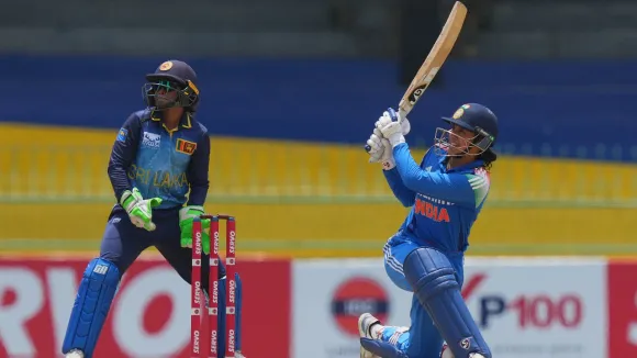 What did Harmanpreet Kaur, Sneh Rana & Smriti Mandhana say after lifting the tri-series title vs Sri Lanka?
