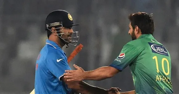 Shahid Afridi with MS Dhoni