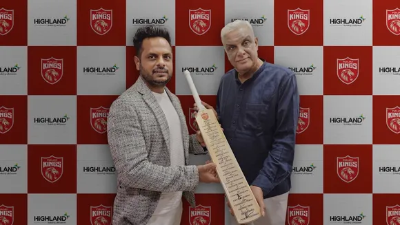 Mr. Vishal Goyal, MD, Highland (left) and Punjab Kings CEO Satish Menon (right)