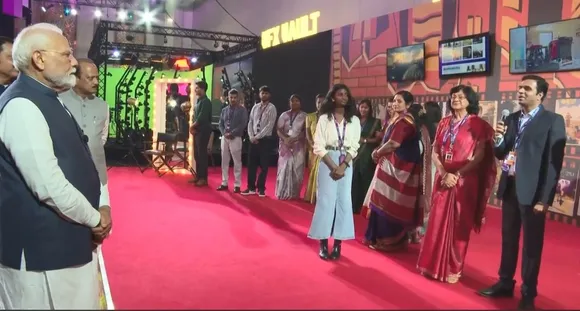 Prime Minister Narendra Modi interacting with the Winners of IBDF WAVES Promo Video Challenge - Vinay Asopa (Addressing PM) and Neerja Mahajan