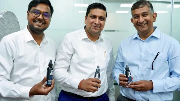 Vishal Lohia and Ronak Bagadia with Sudhir Sitapati