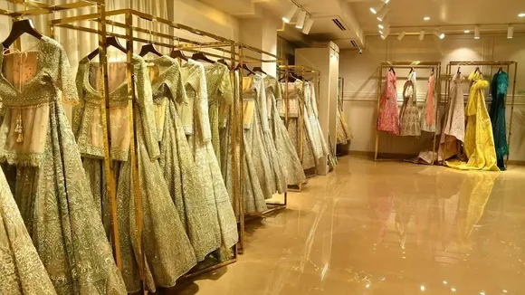 14hyngg_ Falguni-Shane Peacock flagship 08