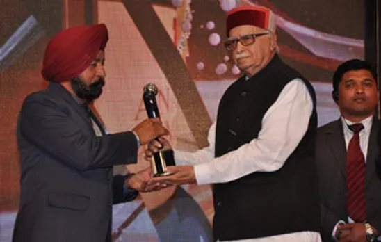 Zee News gives away 'Ananya Samman 2013'
