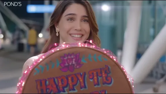 Pond's India celebrates festive cheer with “Chothe Meethe Pal Ka Glow” campaign