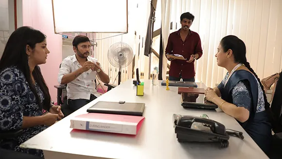 Cast of 'Veetla Vishesham' movie appears on Zee Tamil's popular fiction show 'Pudhu Pudhu Arthangal'