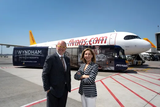 Dimitris Manikis, President, Wyndham Hotels & Resorts EMEA and Güliz Öztürk, CEO, Pegasus Airlines