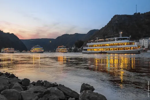 Sankt Goarshausen_Schiffskorso__Rhein_in_Flammen__am_Abend