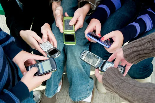 teens texting e