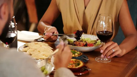 What is speed dating, how does it help in finding a partner?