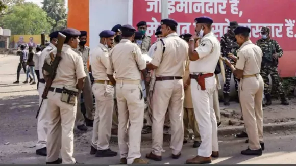 बिहार में चोरों ने थाने में की सेंधमारी, उड़ाई शराब की बोतलें