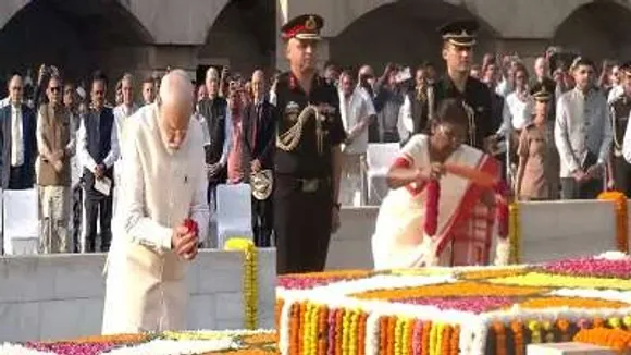 गांधी जयंती पर प्रधानमंत्री और राष्ट्रपति ने राजघाट पर दी श्रद्धांजलि