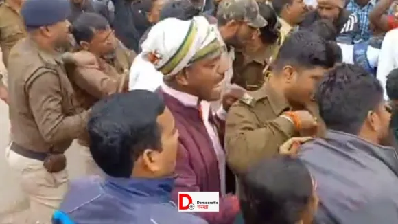 ग्राम रक्षा दल पर लाठीचार्ज