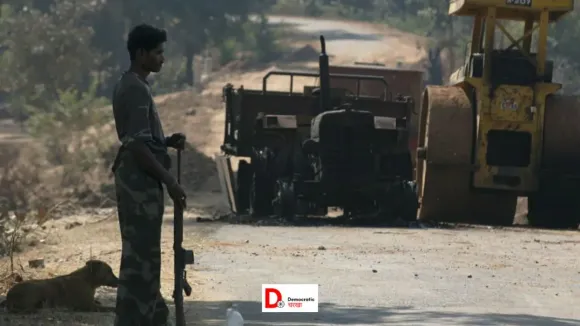 झारखंड में नक्सलियों ने मचाया आतंक
