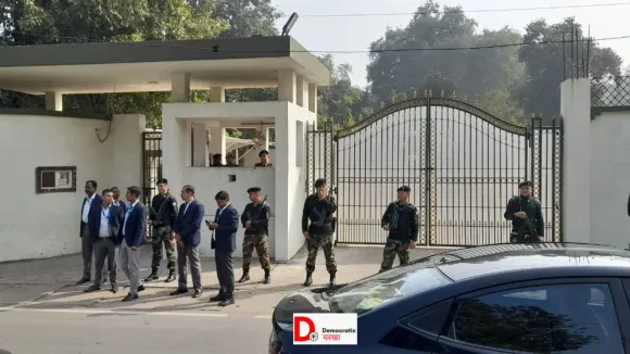 CM सोरेन के आवास पर मौजूद पुलिसकर्मी