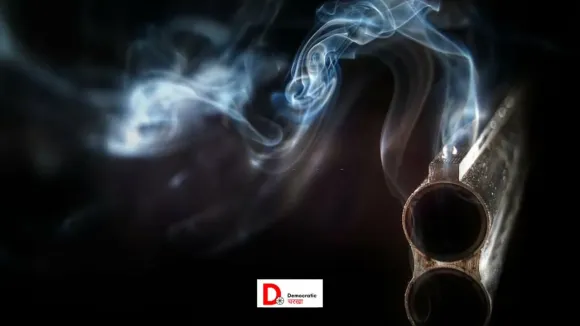 बच्चा बंदूक लेकर स्कूल पहुंचा