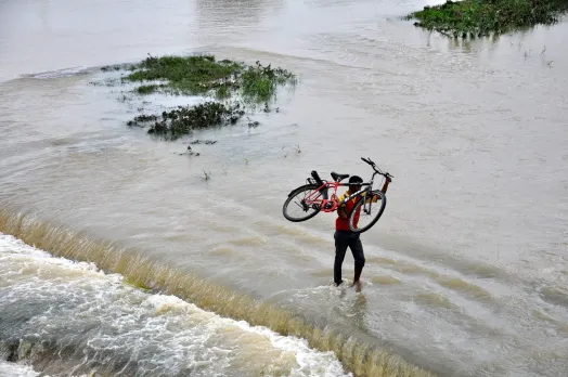 झारखण्ड में लोग बारिश से बेहाल