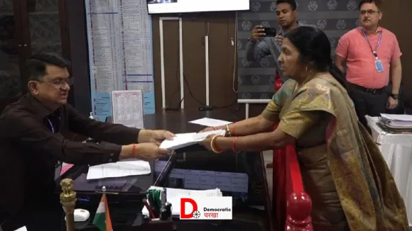 काराकाट से पीछे हटी सुनीता