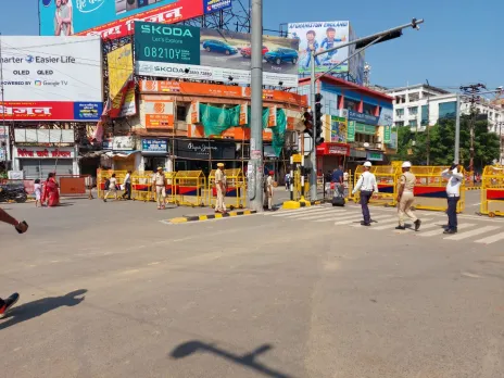 डांकबंगला पर पुलिस तैनात