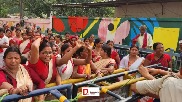आंगनबाड़ी सेविकाओं पर लाठीचार्ज