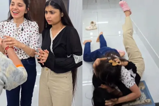 Sisters fighting with each other over a rupee note
