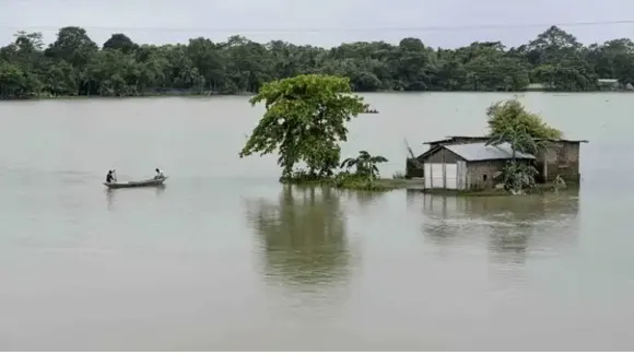 PM Modi holds meeting with CMs of Assam, Bihar, 4 other states to review flood situation