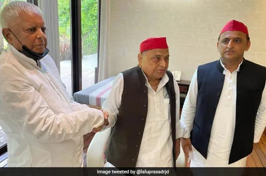 Lalu Yadav Meets Mulayam Singh Yadav ahead of UP polls