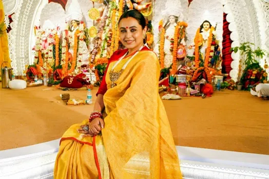 Rani Mukerji looks stunning as she poses in Durga pandal