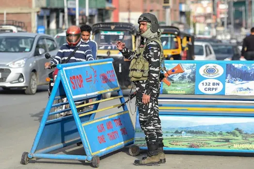 Advisory regarding migrant laboures bein shifted to army camps in Kashmir is fake: Police