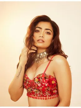 Rashmika Mandanna stunned everyone by walking the ramp so gracefully