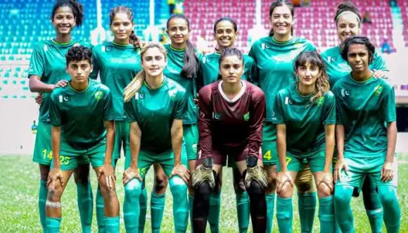 Pakistan football player's wear short