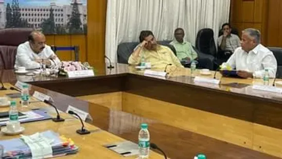 Karnataka minister sleeps